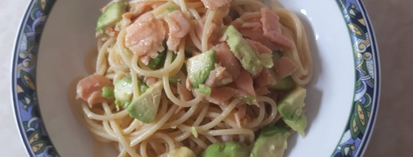 Spaghetti con salmone e avocado di Sonia
