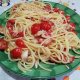 Spaghetti allo sgombro e pomodorini
