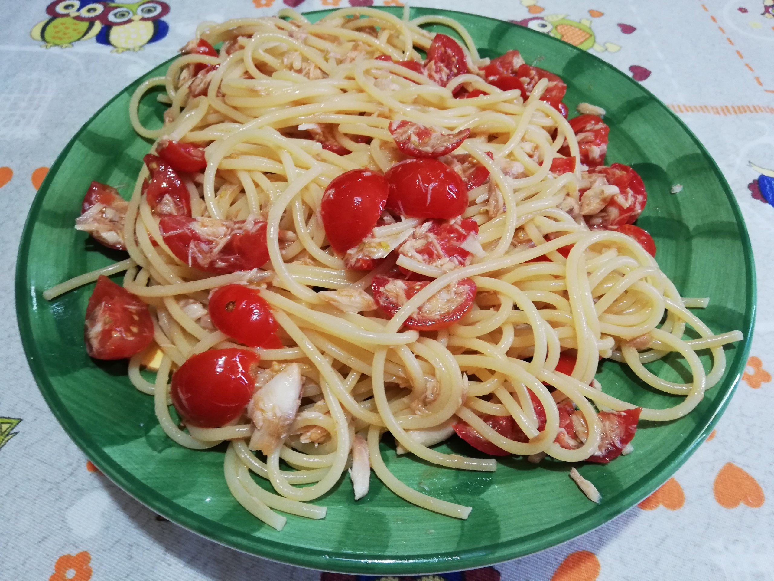 Spaghetti allo sgombro e pomodorini