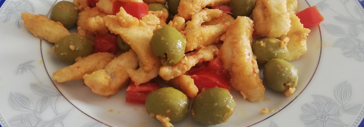 Straccetti di pollo al curry, pomodorini e olive