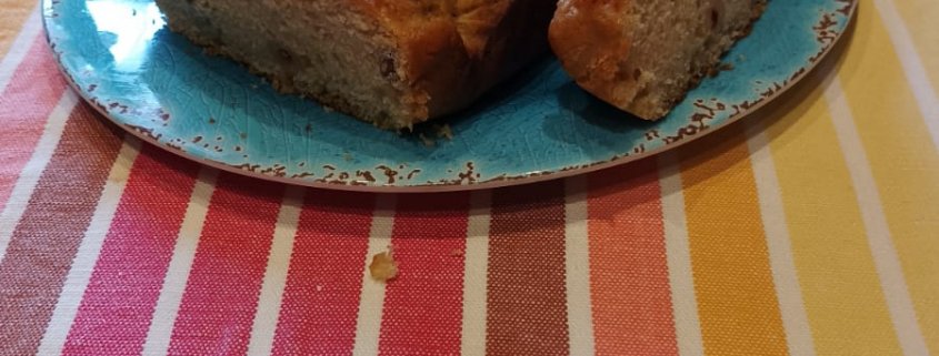 plum-cake all'arancia e granella di nocciole