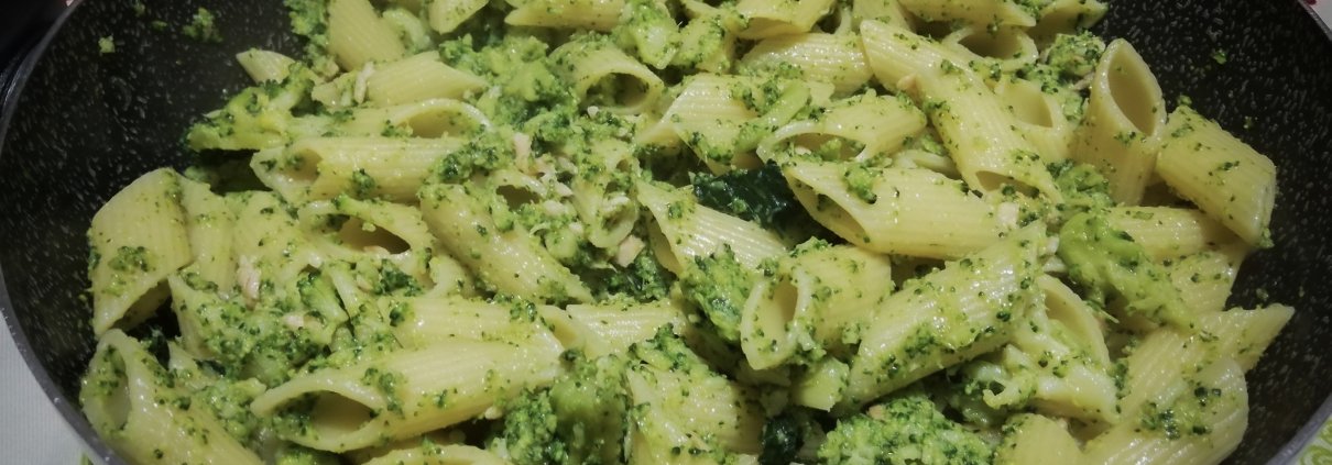 Pennoni rigati ai broccoletti siciliani e salmone