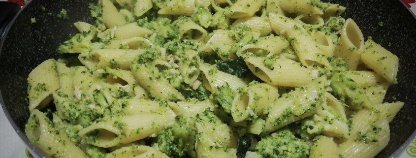 Pennoni rigati ai broccoletti siciliani e salmone