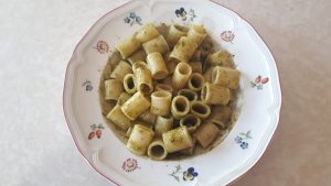Mezze maniche al pesto di cavolo nero