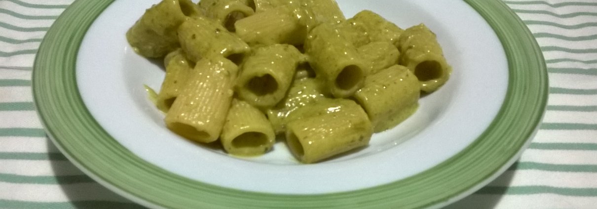 Mezze maniche pesto e gorgonzola