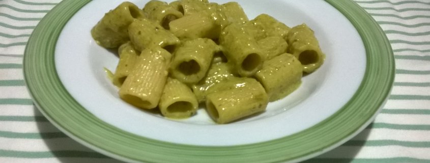 Mezze maniche pesto e gorgonzola