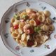 Orecchiette con gamberi, pomodorini, broccolo romano e mandorle