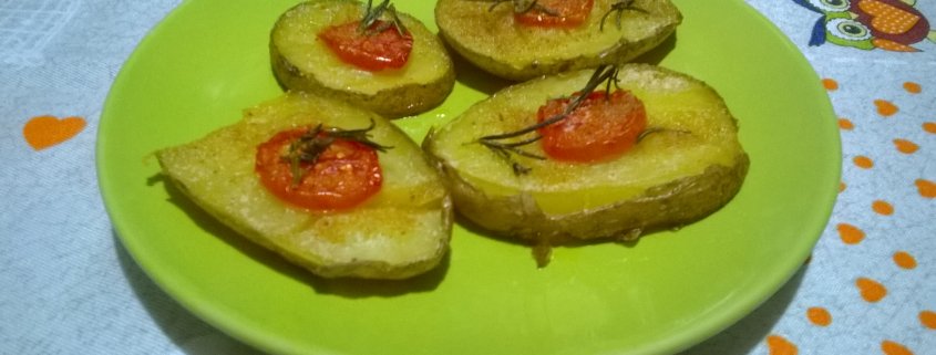 Patate al rosmarino e pomodori