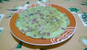 Frittata con wurstel e capperi