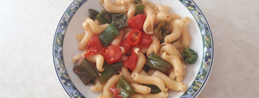 Gigli con friggitelli, pomodorini e peperoncino