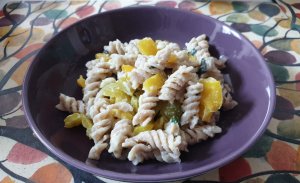 Pasta fredda con crema di fagioli cannellini e peperoni