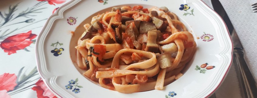 Scialatelli con pesce misto e melanzane