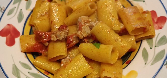 Maniche al tonno fresco e pomodorini