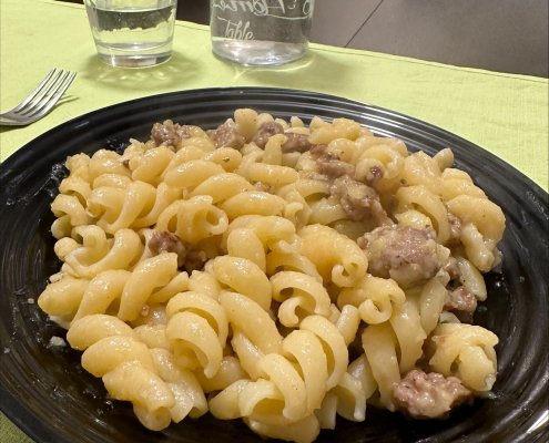 Pasta con salsiccia e crema di patate