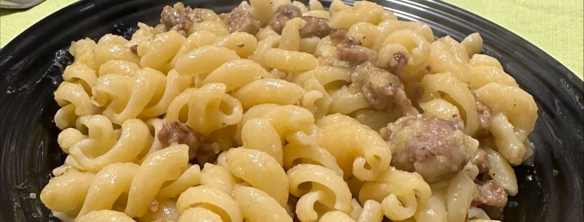 Pasta con salsiccia e crema di patate