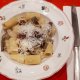 Mezze maniche con carciofi, pomodori secchi e pecorino
