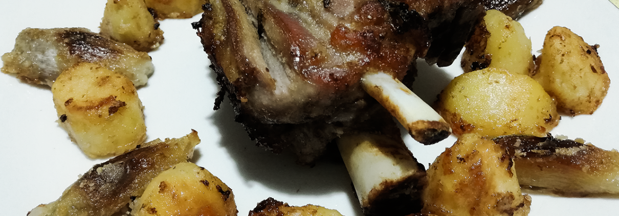 Stinco di maiale al forno con patate
