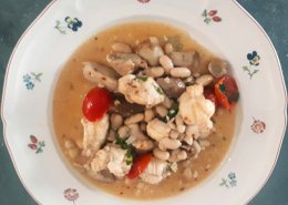 Coda di rospo con porcini, pomodorini e fagioli cannellini