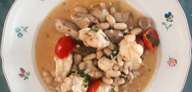 Coda di rospo con porcini, pomodorini e fagioli cannellini