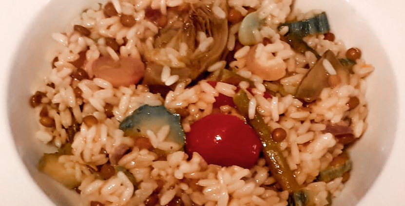 Risotto con verdure miste e legumi