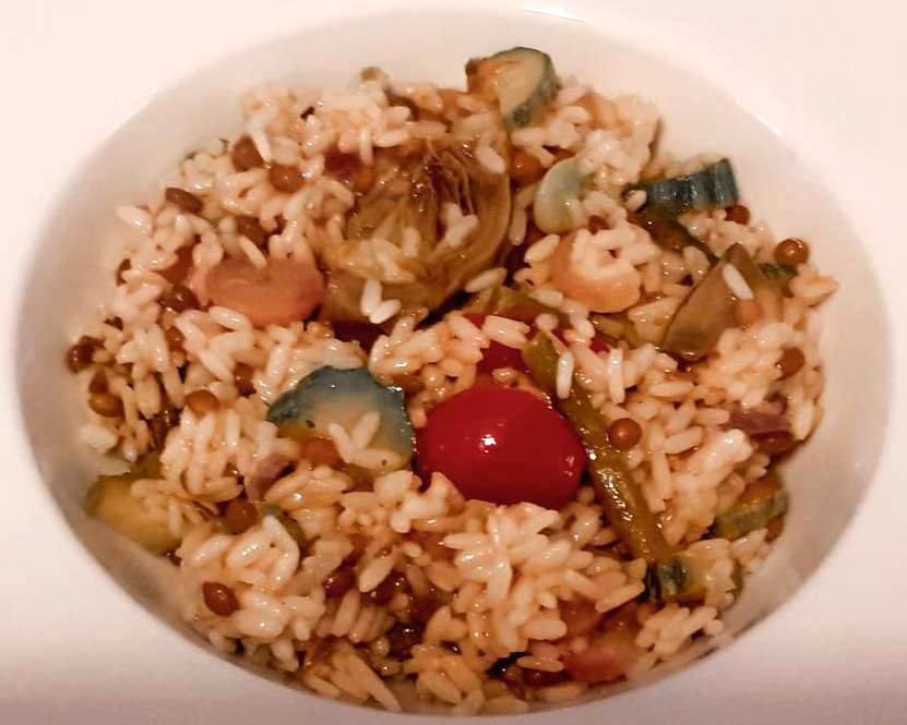 Risotto con verdure miste e legumi