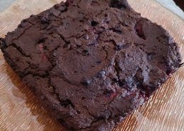 Torta vegana fragole e cioccolato