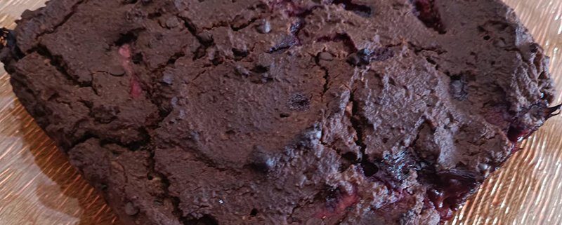 Torta vegana fragole e cioccolato