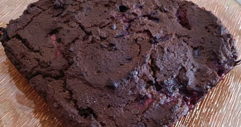 Torta vegana fragole e cioccolato