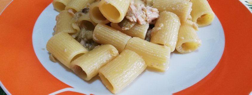 Mezze maniche alle melanzane e tonno