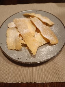 Frappe senza glutine con zucchero a velo